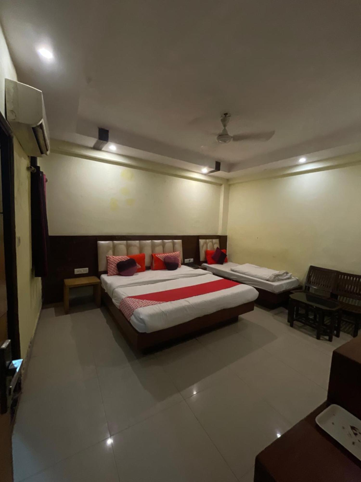 Hotel Golden Gate Neu-Delhi Exterior foto