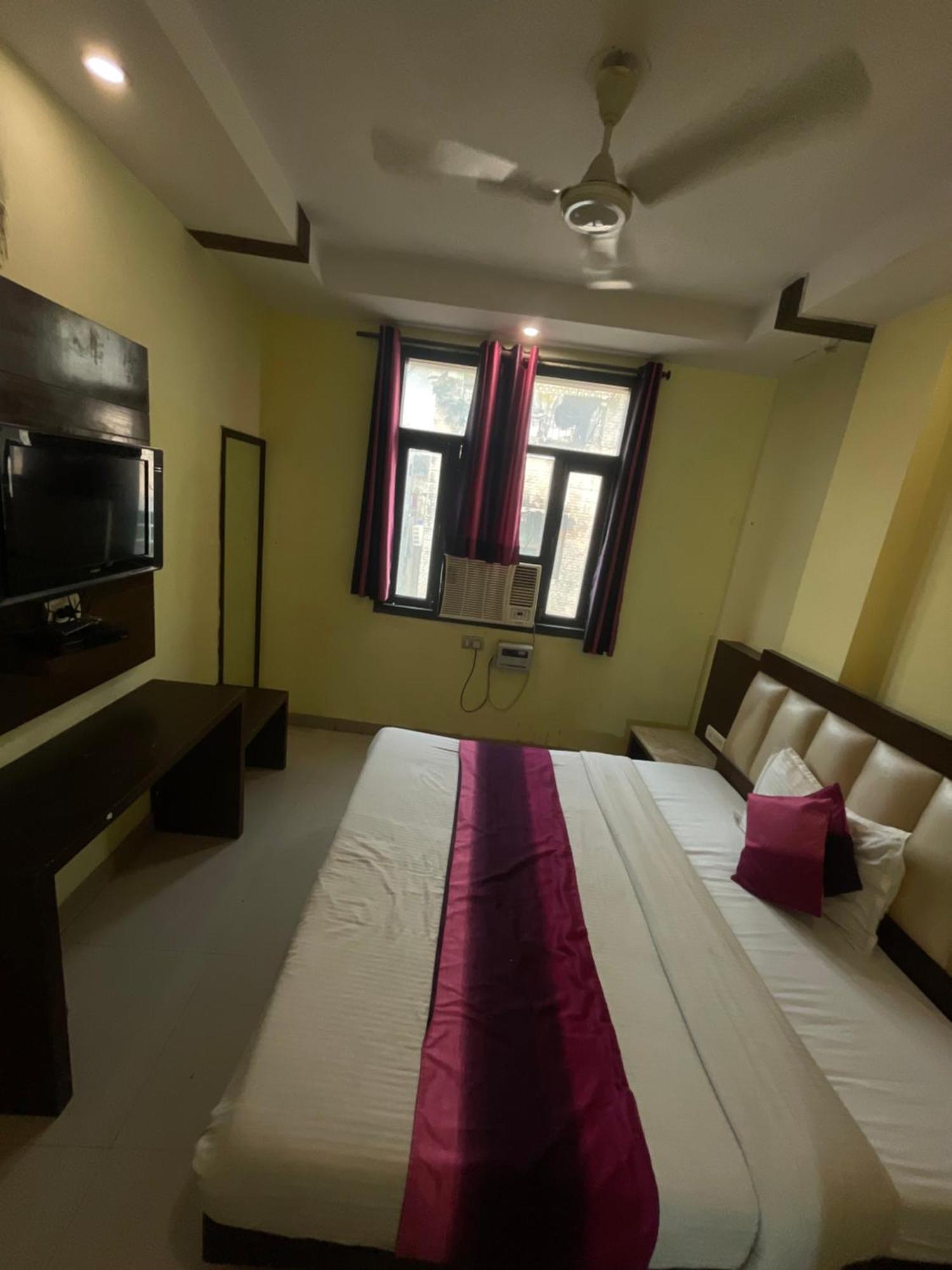 Hotel Golden Gate Neu-Delhi Exterior foto