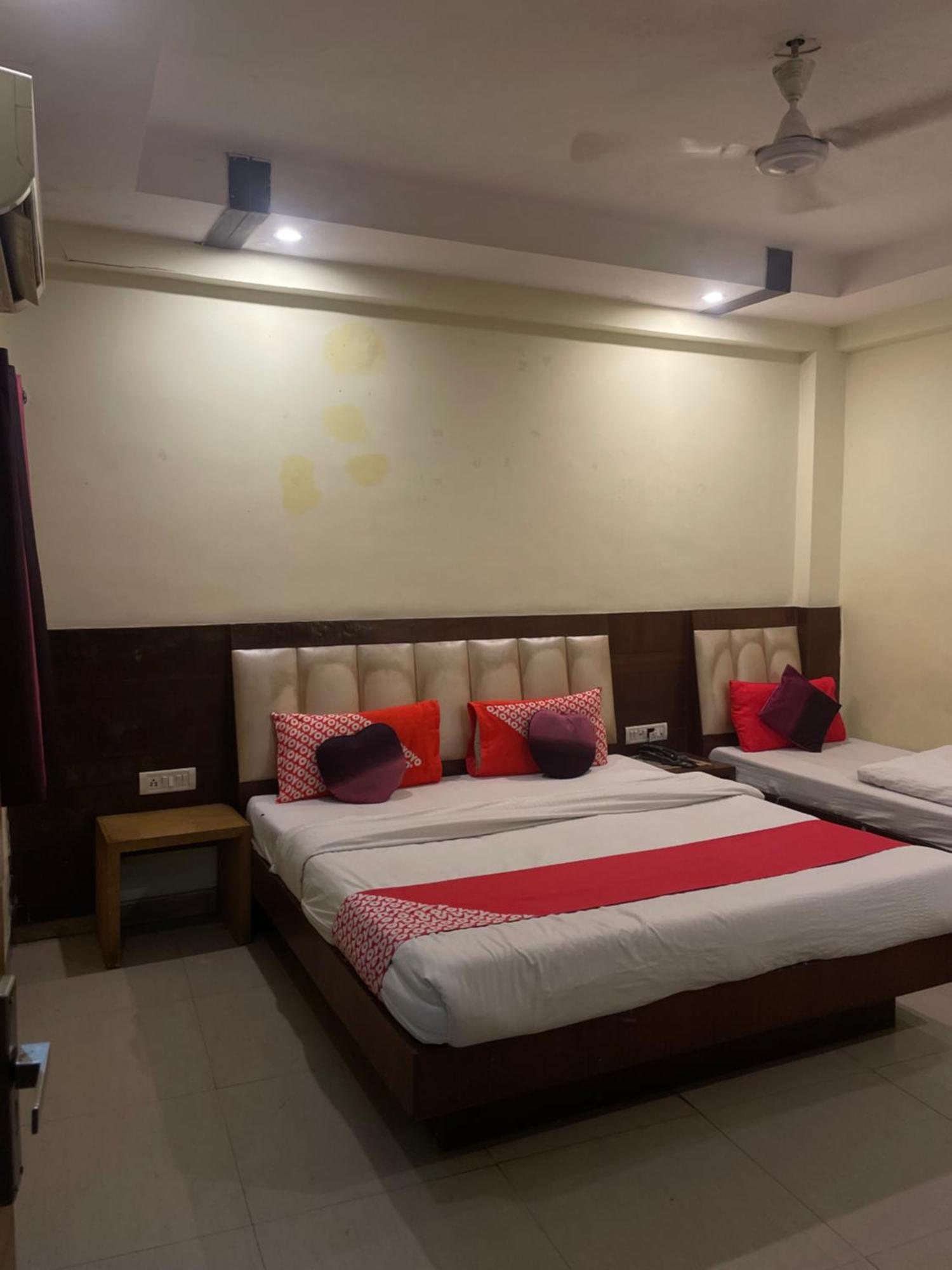 Hotel Golden Gate Neu-Delhi Exterior foto