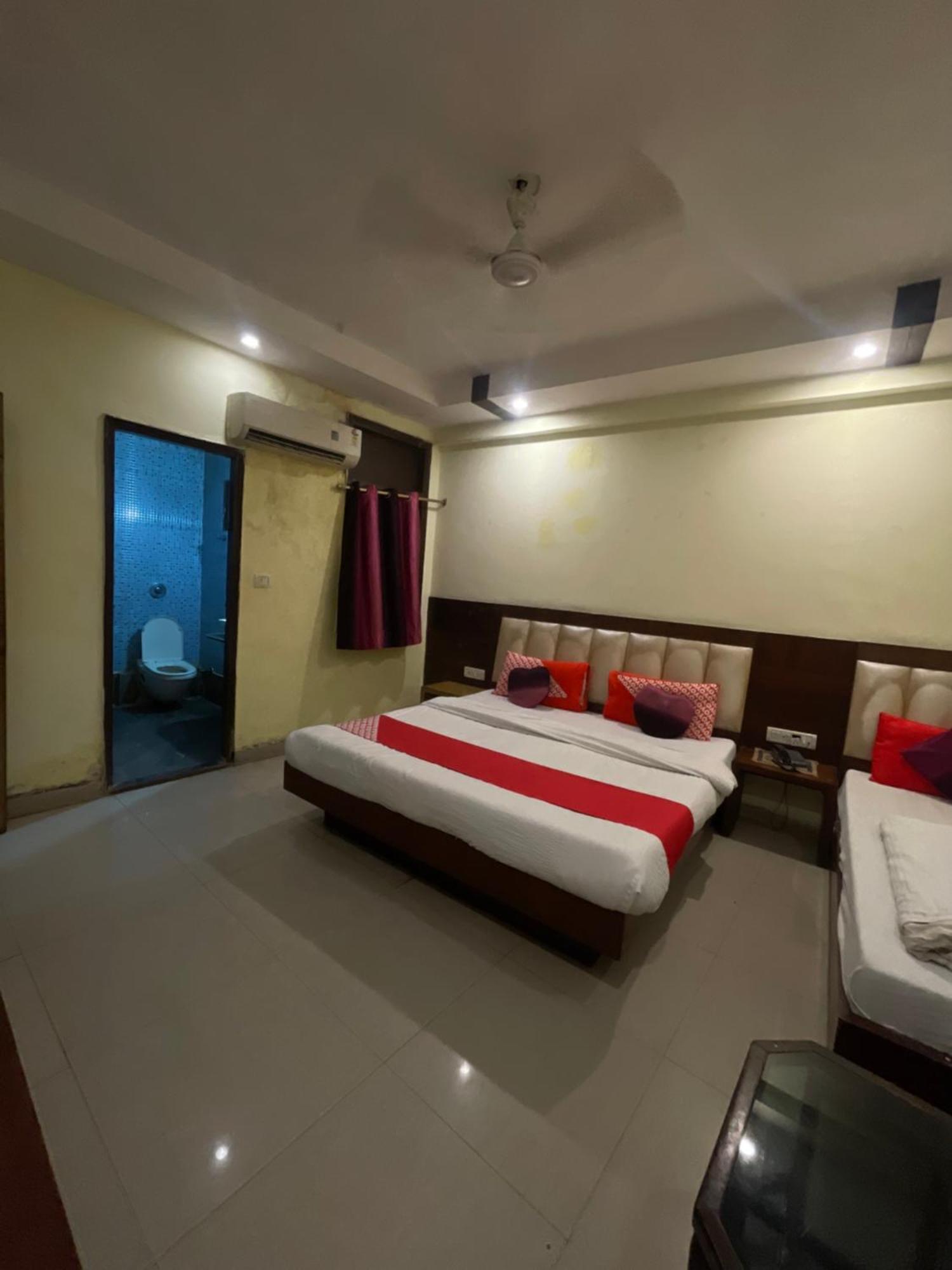 Hotel Golden Gate Neu-Delhi Exterior foto