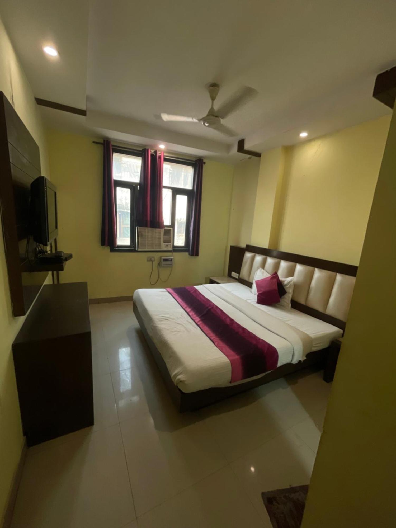 Hotel Golden Gate Neu-Delhi Exterior foto
